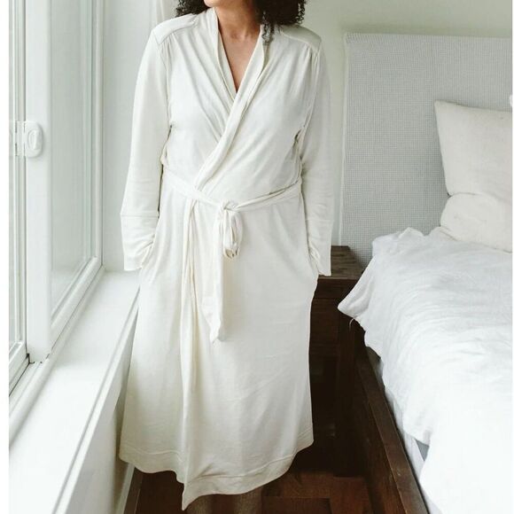 NWT Goumi Kids Mom Cloud Terry Robe XS/S Bamboo Organic Cotton White Pockets Mat - Picture 2 of 3